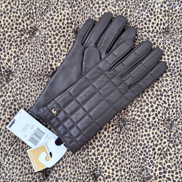 MICHAEL Michael Kors Quilted Leather Tech Gloves - Picture 1 of 3
